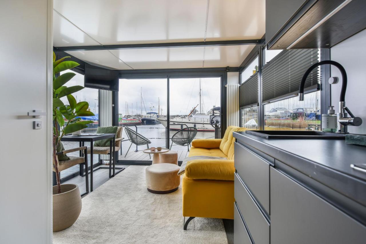 Cosy Tiny Houseboats Near Beach And Restaurants By Weltevreden Experience Zeewolde Exterior photo