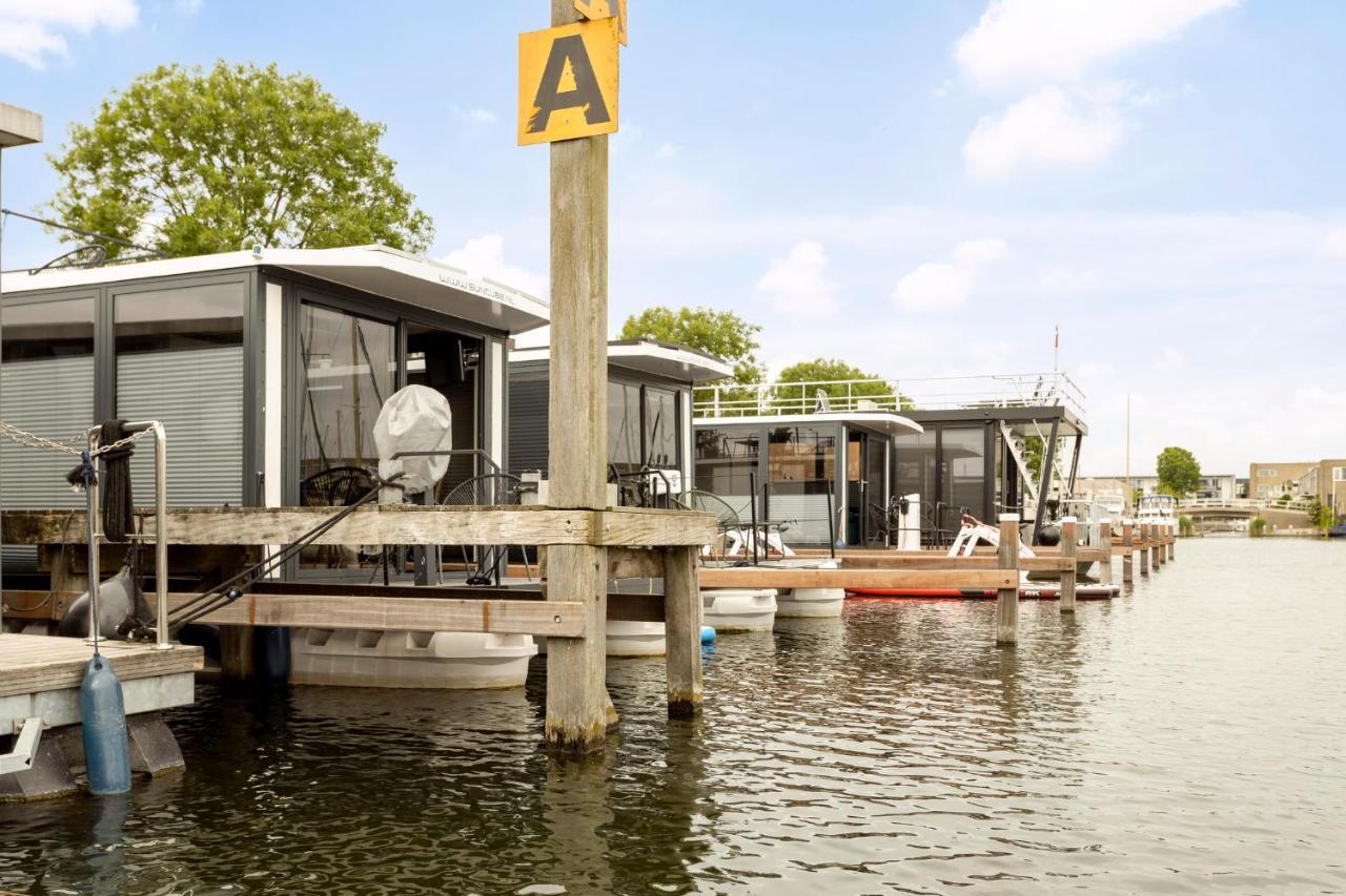Cosy Tiny Houseboats Near Beach And Restaurants By Weltevreden Experience Zeewolde Exterior photo
