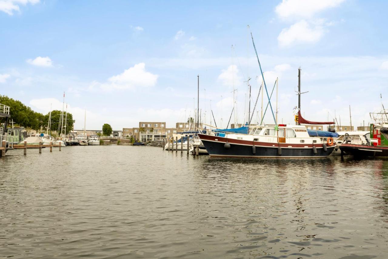 Cosy Tiny Houseboats Near Beach And Restaurants By Weltevreden Experience Zeewolde Exterior photo