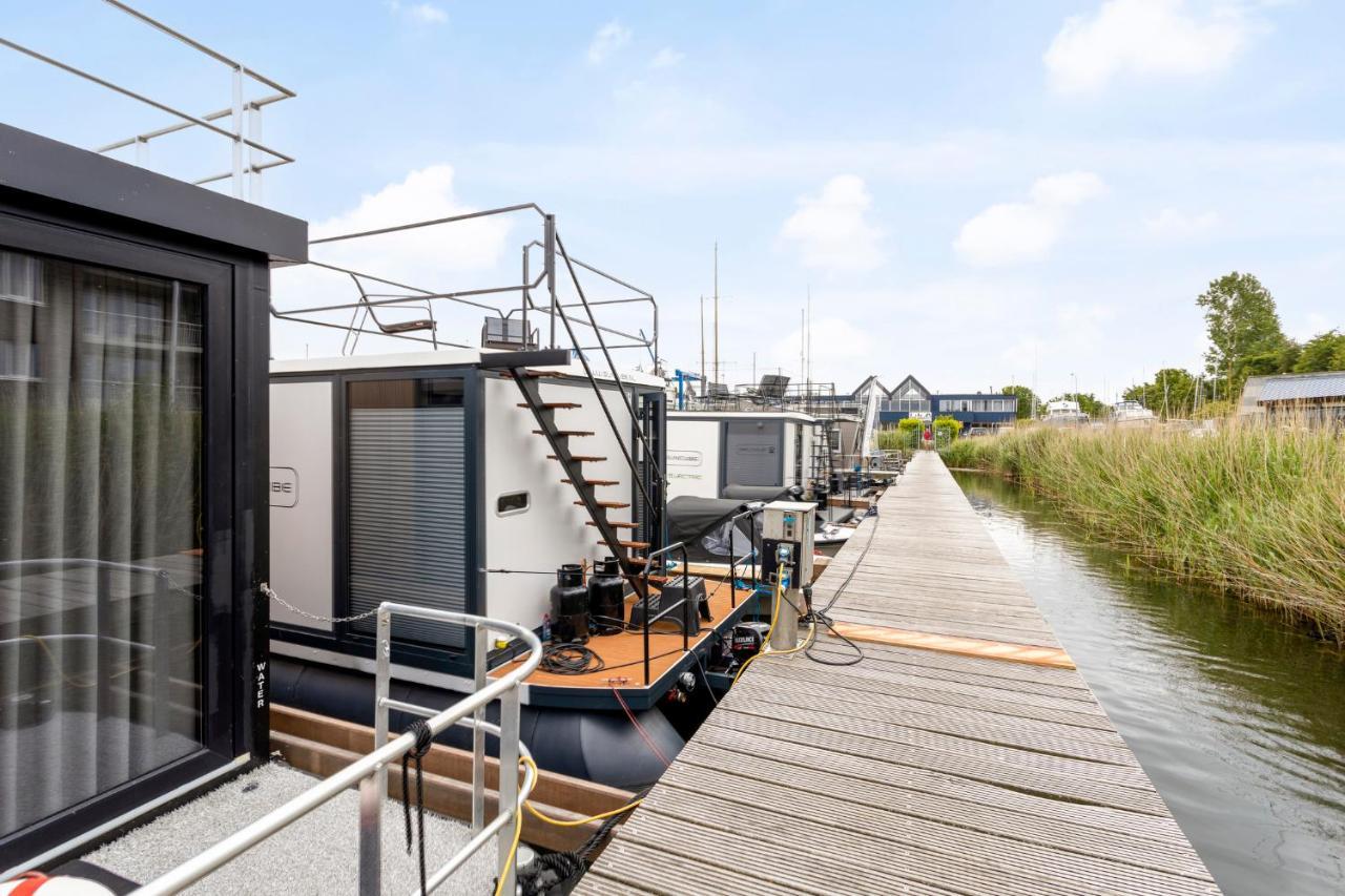 Cosy Tiny Houseboats Near Beach And Restaurants By Weltevreden Experience Zeewolde Exterior photo