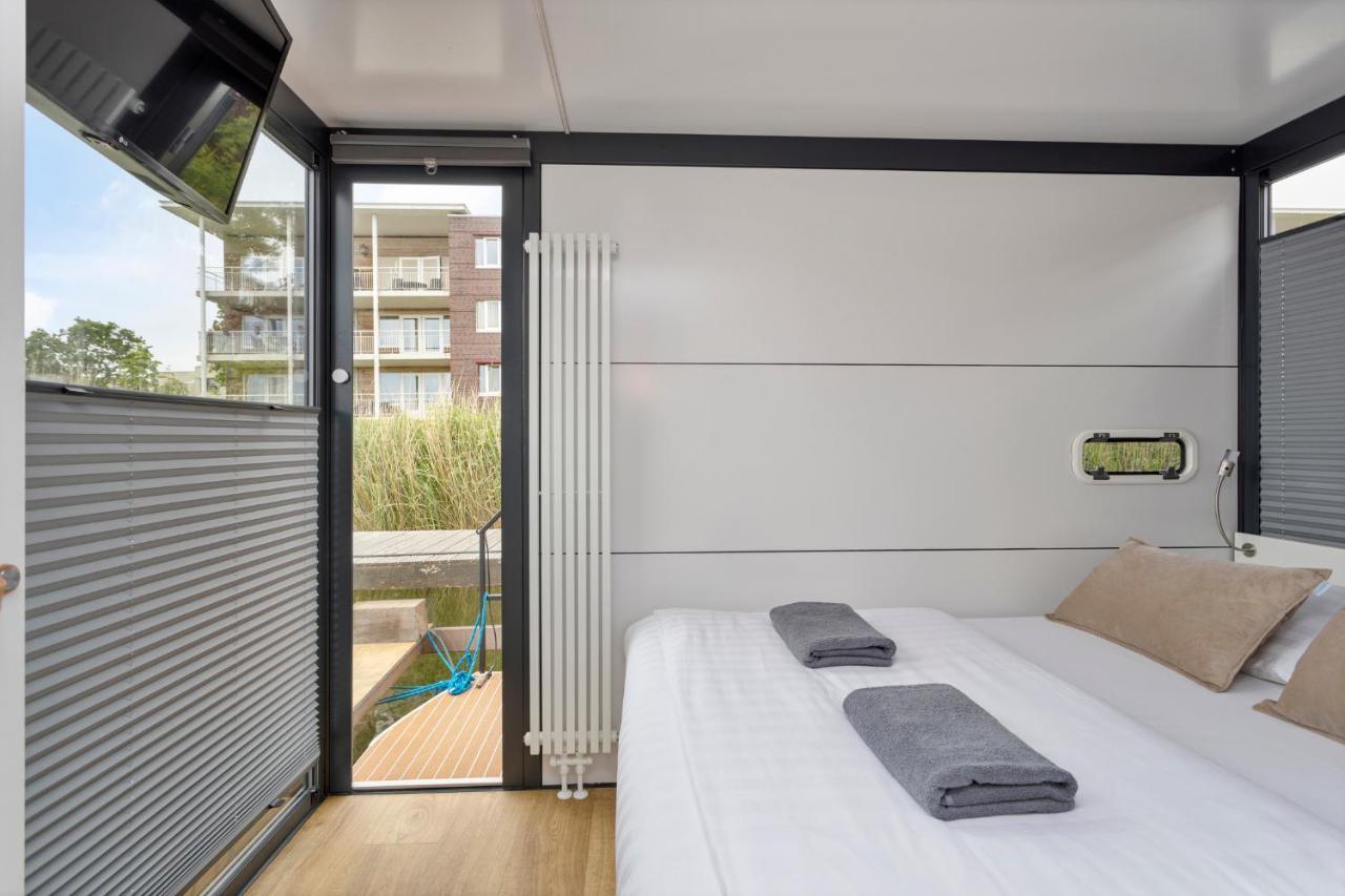 Cosy Tiny Houseboats Near Beach And Restaurants By Weltevreden Experience Zeewolde Exterior photo