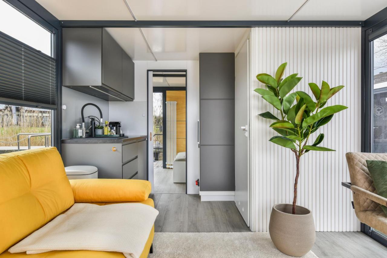 Cosy Tiny Houseboats Near Beach And Restaurants By Weltevreden Experience Zeewolde Exterior photo