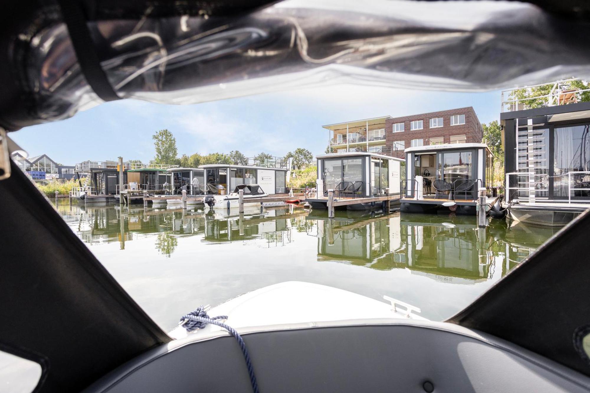 Cosy Tiny Houseboats Near Beach And Restaurants By Weltevreden Experience Zeewolde Exterior photo