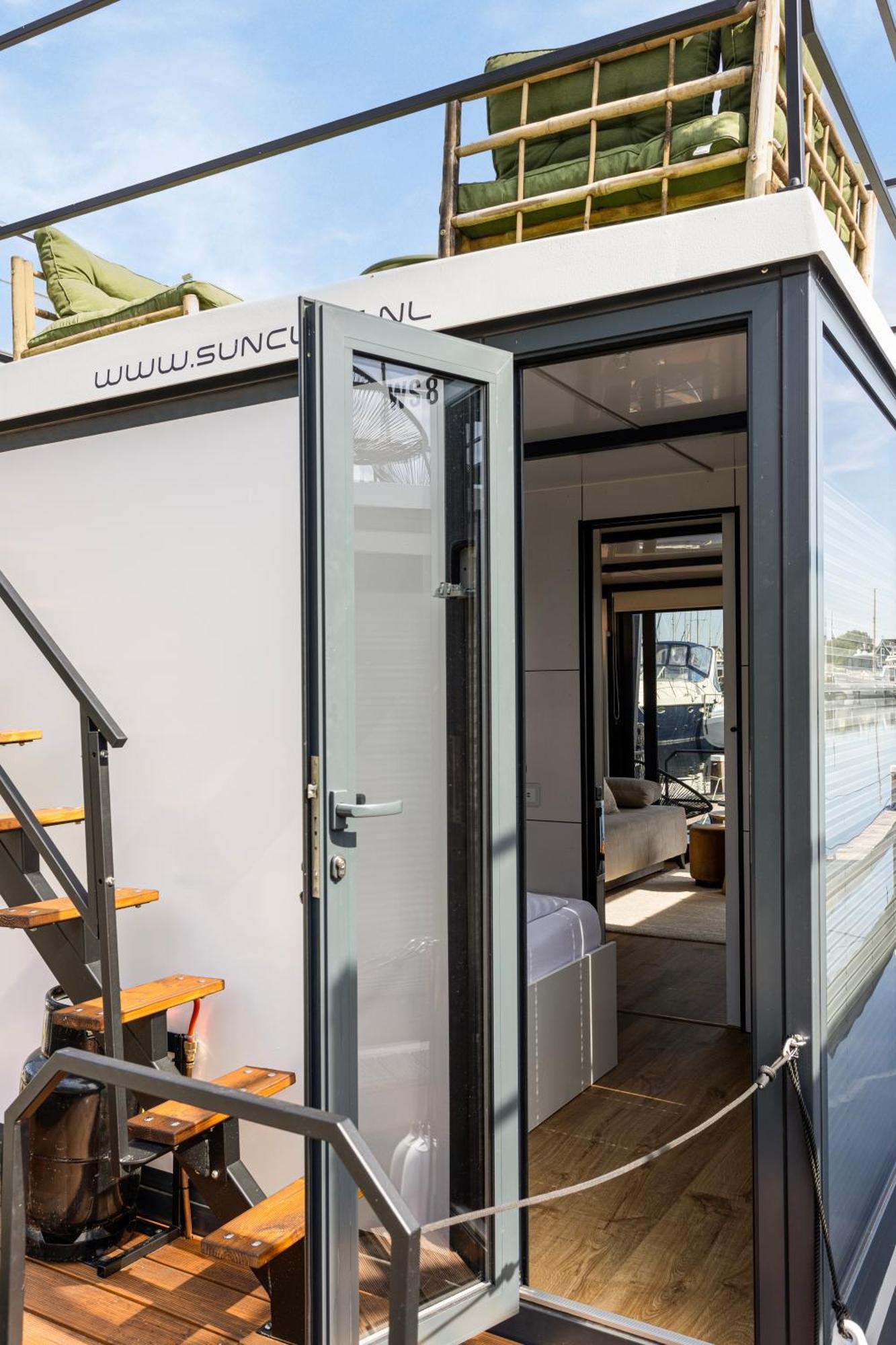 Cosy Tiny Houseboats Near Beach And Restaurants By Weltevreden Experience Zeewolde Exterior photo