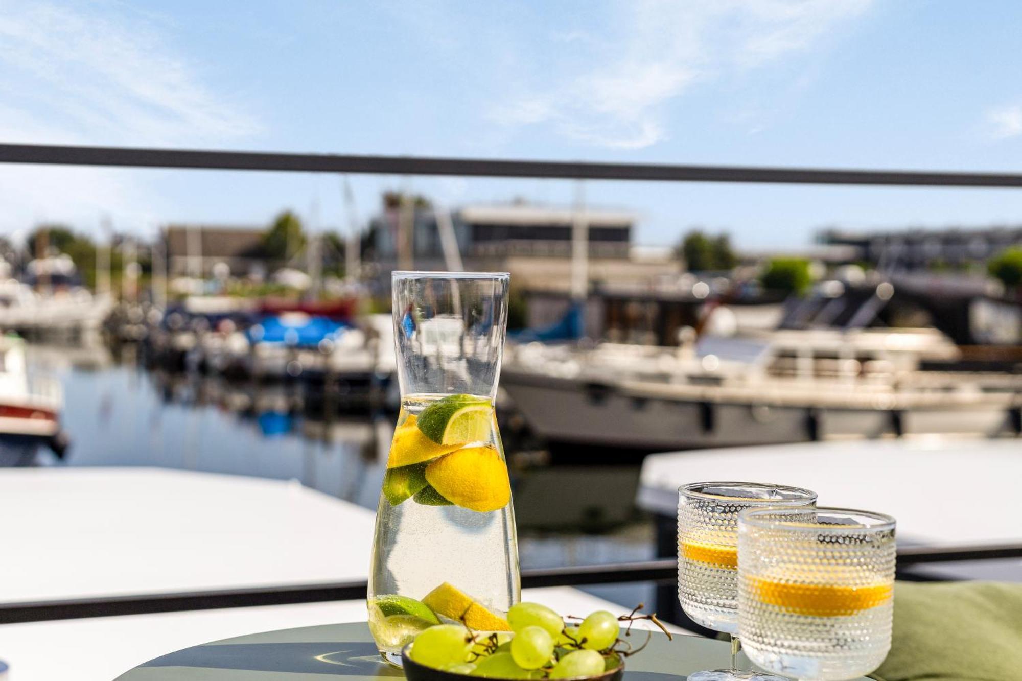 Cosy Tiny Houseboats Near Beach And Restaurants By Weltevreden Experience Zeewolde Exterior photo