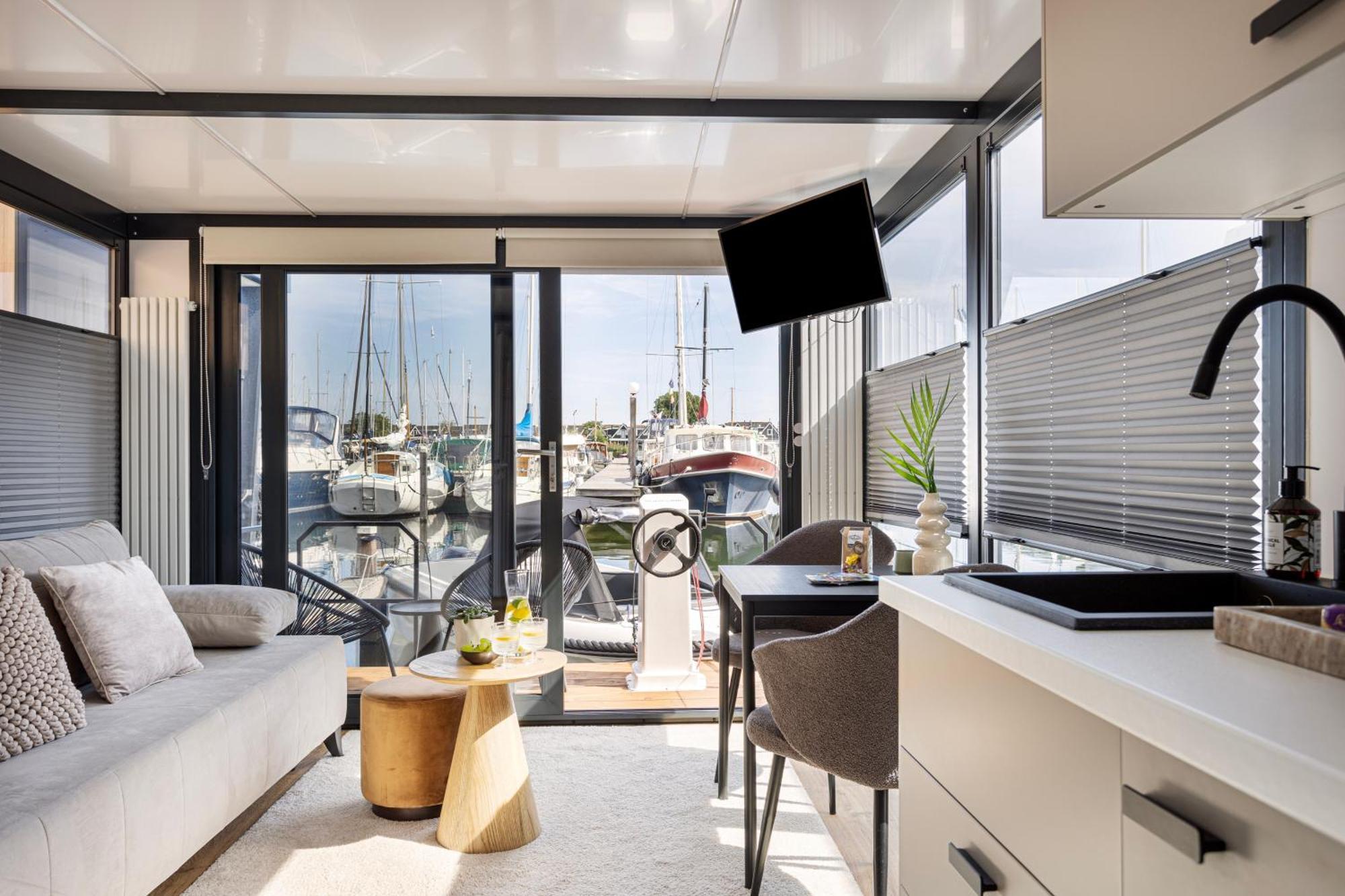 Cosy Tiny Houseboats Near Beach And Restaurants By Weltevreden Experience Zeewolde Exterior photo