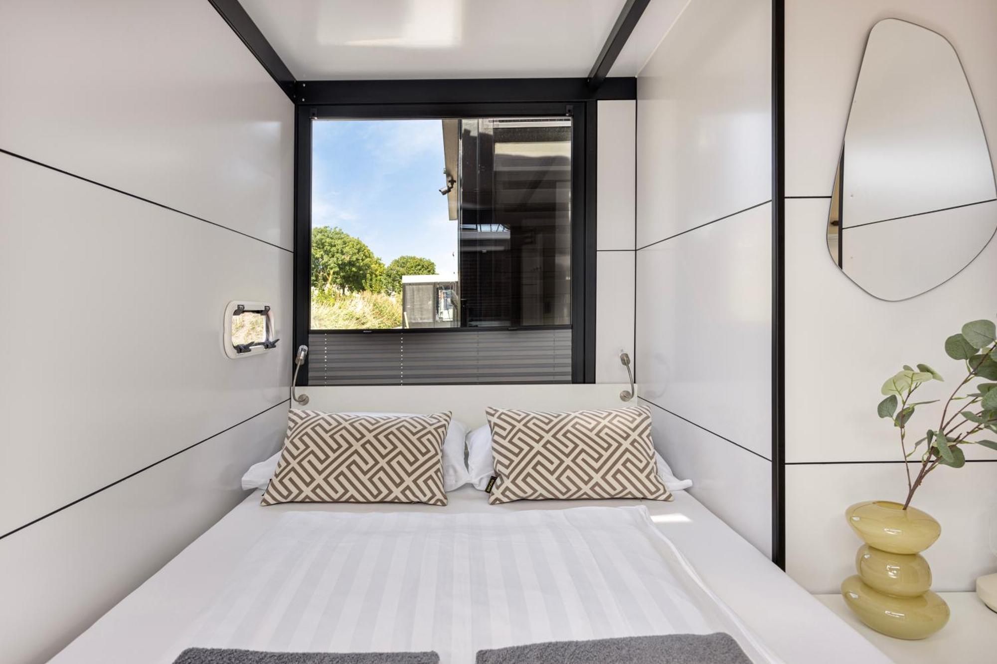 Cosy Tiny Houseboats Near Beach And Restaurants By Weltevreden Experience Zeewolde Exterior photo