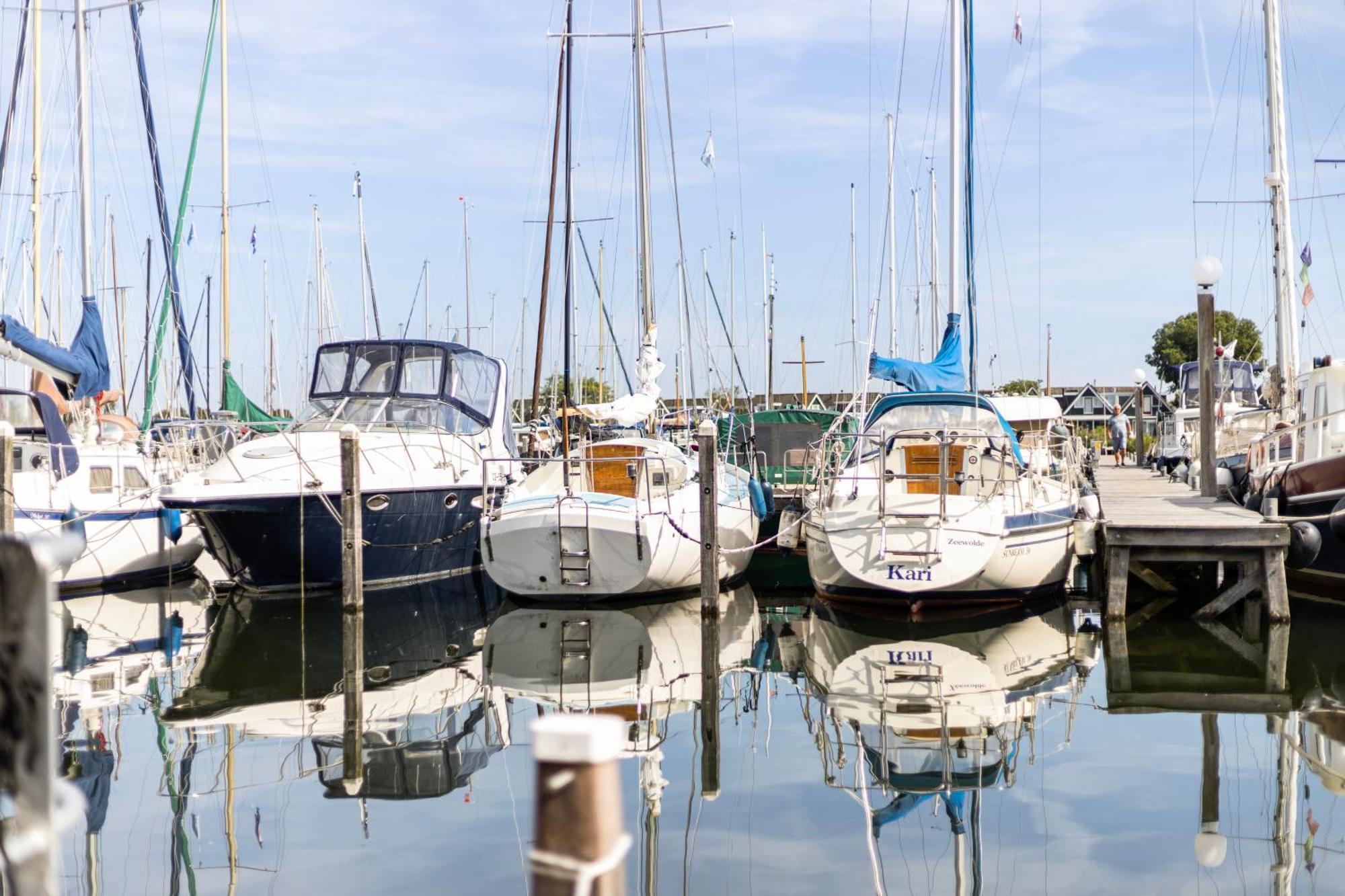 Cosy Tiny Houseboats Near Beach And Restaurants By Weltevreden Experience Zeewolde Exterior photo