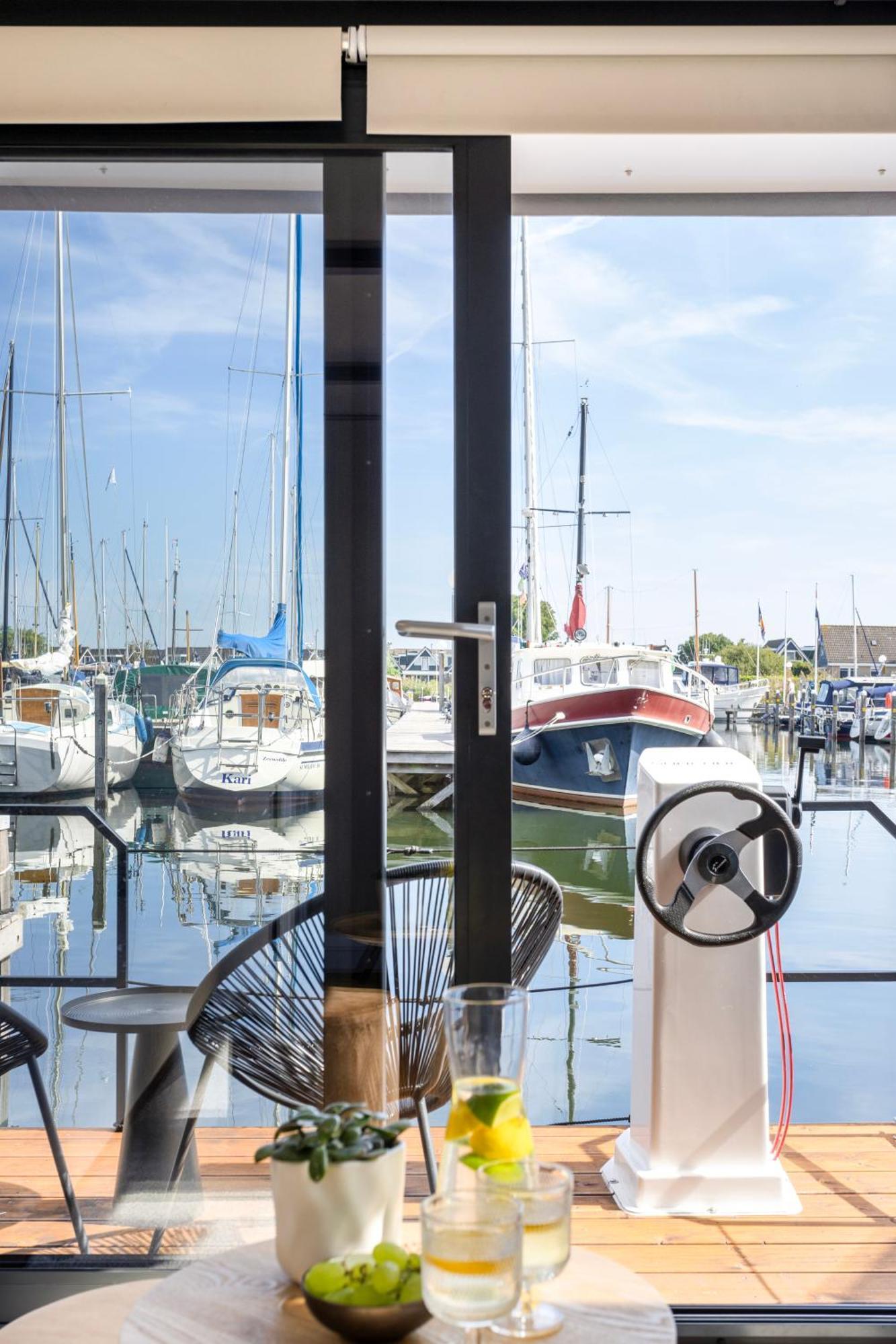 Cosy Tiny Houseboats Near Beach And Restaurants By Weltevreden Experience Zeewolde Exterior photo